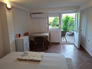 a room with a room with a table and a kitchen at Apartman Pavle 2 in Virpazar
