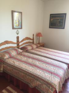 ソン・ショリゲルにあるVilla Menorquinaのベッドルーム1室(ベッド2台付)