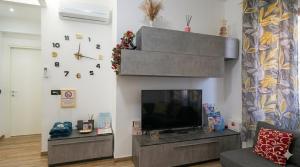a living room with a tv and a fireplace at Appartamento LIBERTA, Liguria in Rapallo