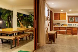a dining room with a table and a kitchen at GreenHousi Boutique Preá in Prea