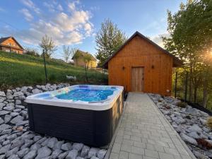 a hot tub in front of a building at Osada ŁYSKA in Żywiec