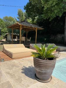a bed in a gazebo next to a pool at Le Rêve Ocre in Toulon