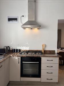 a kitchen with a stove and a hood at Stirling House in Mooiriver +11 photos