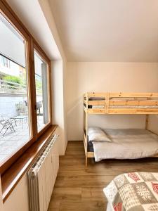 a bedroom with a bunk bed and a window at Dolce Vetta Valmalenco in Chiesa in Valmalenco