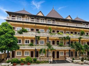 a large building with trees in front of it at Hotel HOÀNG THANH THỦY BÀ RỊA - VŨNG TÀU in Ho Coc