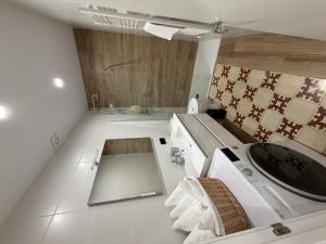 a bathroom with a sink and a washing machine at Apartamentos_Lovely_Rooms_Vic in Vic +81 photos
