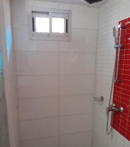 a bathroom with a red tile shower with a window at Villa Terracotta - Riviera Synacassi - 3 chambres in Abidjan