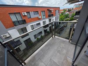 an apartment balcony with a view of a building at Central Urban Studio with Underground Parking in Târgu-Mureş