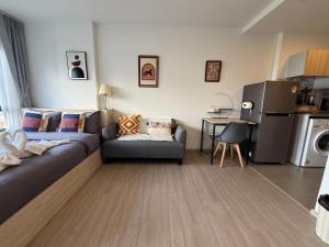 a living room with a couch and a table at Vay Pothisan in North Pattaya +18 photos