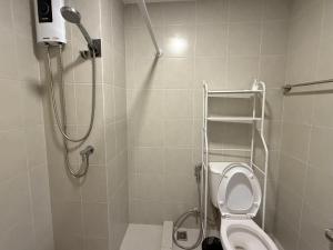 a bathroom with a shower and a toilet at Vay Pothisan in North Pattaya