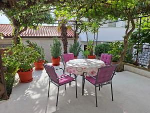 a table and four chairs sitting around a table with a table and chairs at Vacation home, Ferienhaus KLAUDIA in Kraj, Mošćenička Draga near Opatija in Mošćenička Draga