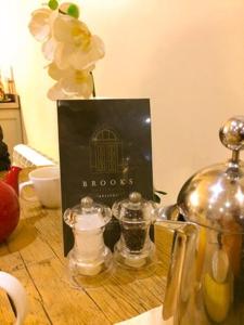 布鲁克斯布里斯托尔宾馆的咖啡和沏茶工具