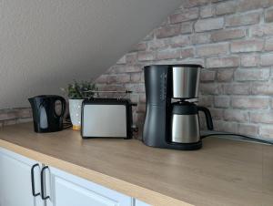 a coffee maker and a toaster sitting on a counter at L'industriel in Sarreguemines