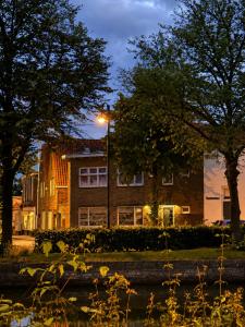 a building with a street light in front of it at Zeeuws Ontspannen - Privé Wellness & Suites in Middelburg