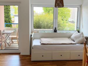 a bed in a room with a window at Horizon Apartments in Memmingen