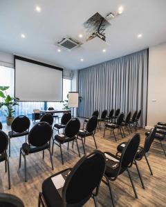 a conference room with chairs and a projection screen at Upon Lisbon Prime Residences in Lisbon +63 photos