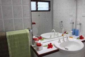 Koupelna v ubytování Vila Del Mare Beachfront Villas + 37 fotografií
