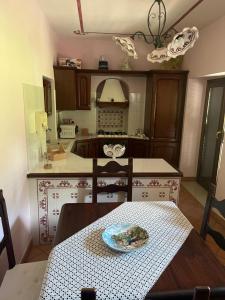 a kitchen with a table with a plate on it at Casa Vacanze Masseria Tidei in Sant'Agata de' Goti