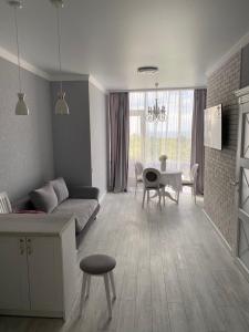 a living room with a couch and a table at Апартаменты Аркадия Гагарин Плаза У моря Без комиссии in Odesa