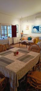a living room with a table with chairs and a couch at Monte do Laranjal in Monsaraz