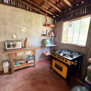 a kitchen with a stove and a microwave at Kcasa13 in Corumbau