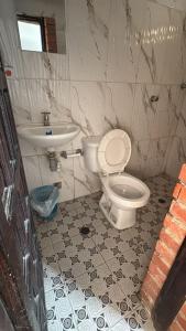 a bathroom with a toilet and a sink at Hostal #10-33 in Cartagena de Indias +39 photos