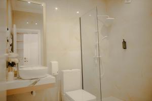 a bathroom with a shower and a toilet and a sink at Kiranovi Premium Stay in Bitola