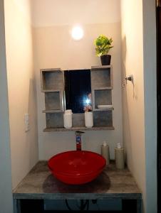 a bathroom with a red sink on a counter at Complejo Carrodilla4 in Ciudad Lujan de Cuyo