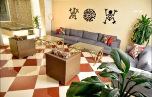 a living room with a couch and two tables at Apartamento san gil plaza in San Gil