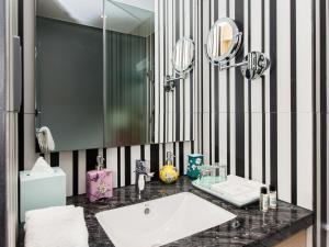 תמונה מהגלריה של Caravel Hotel במקאו