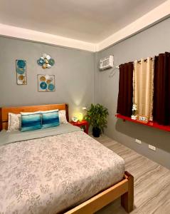 a bedroom with a bed and a window at Shanti's Inn in General Luna +12 photos