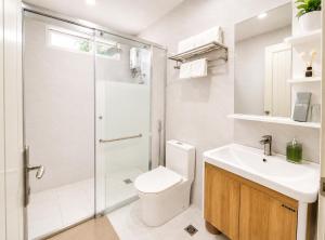 a bathroom with a shower and a toilet and a sink at Sky Garden Homestay in Olongapo +11 photos