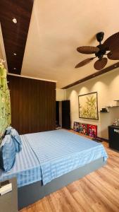 a bedroom with a bed with a ceiling fan at Favos Bích Động in Vũ Lâm