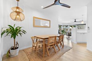 a dining room with a table and chairs at Serenity Apartments Noosa in Noosa Heads