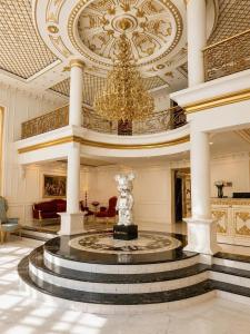 a lobby with a fountain in the middle of a building at D'Élite Boutique Hotel Dĩ An in Dĩ An