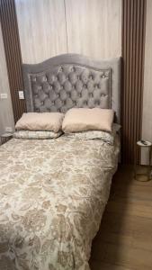 a bedroom with a large bed with a large headboard at Apartment luxury and comfort in Monterrey +10 photos