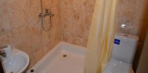 Koupelna v ubytování Bilovoddya Hotel + 37 fotografií