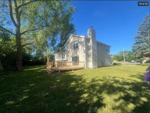 an old farm house with a large yard at Jacuzzi Cul de Sac Home in Country Club Hills