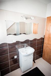 a bathroom with a sink and a mirror at Chata nad Briežkami in Raková