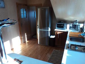 Kuchyňa alebo kuchynka v ubytovaní Apartman U Holica