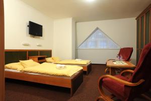 En eller flere senge i et værelse på Wellness Penzion Jarmilka
