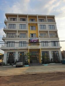 a building with a car parked in front of it at Soksan Nylen Hotel in Kampong Cham