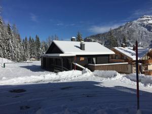Haus Serena oben v zime