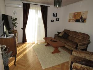 Μια τηλεόραση ή/και κέντρο ψυχαγωγίας στο Apartment Tireli