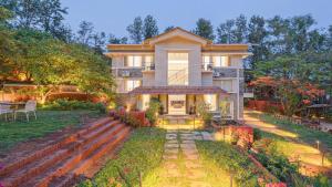 a house with a garden in front of it at Table Land Retreat in Panchgani