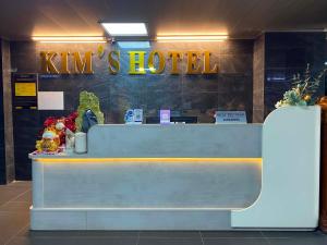 a restaurant counter with a sign that reads khims hotel at Kim's Hotel in Buon Ma Thuot