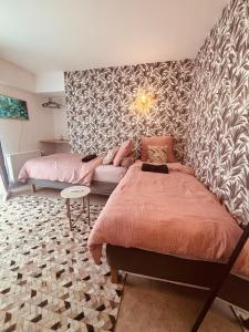 a bedroom with two beds and a couch at Maison privée spacieuse avec piscine chauffée pour 8 personnes in Joué-lès-Tours +37 photos