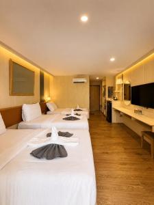 a group of four beds in a hotel room at Simple Life Resort Koh Tao in Ko Tao