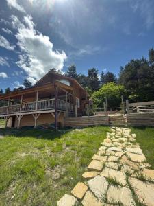 a log cabin with a stone path in front of it at Birtvisi Dream House in Abrameti