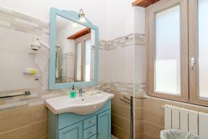 a bathroom with a sink and a mirror at De Addis Guest House in Aggius